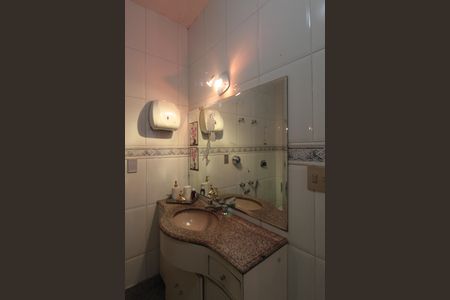 Casa à venda com 244m², 3 quartos e 3 vagasBanheiro Social