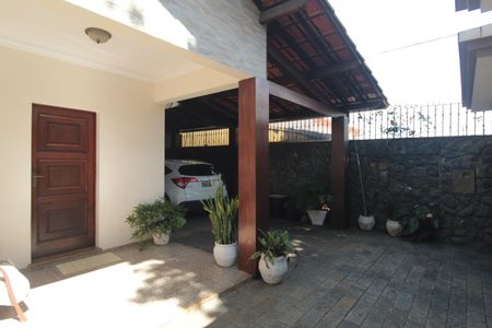 Casa à venda com 244m², 3 quartos e 3 vagasGaragem