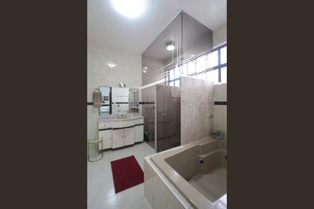 Casa à venda com 244m², 3 quartos e 3 vagasBanheiro da Suite