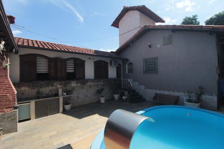 Casa à venda com 244m², 3 quartos e 3 vagasPiscina