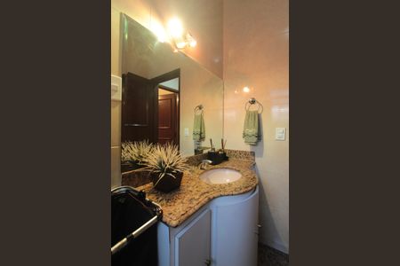 Casa à venda com 244m², 3 quartos e 3 vagasBanheiro Social