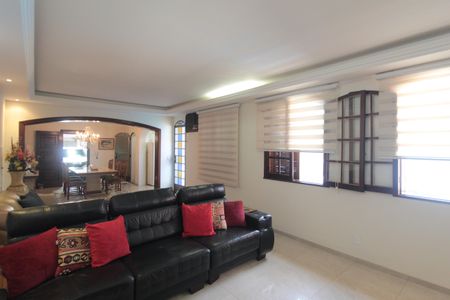 Sala de Estar de casa à venda com 3 quartos, 244m² em Itapoã, Belo Horizonte
