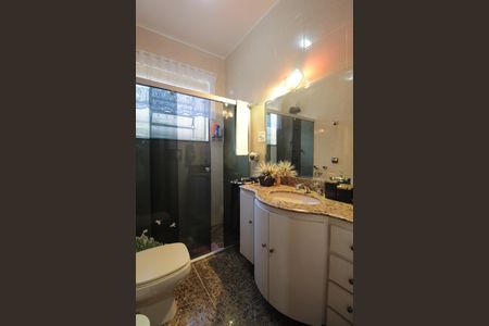 Casa à venda com 244m², 3 quartos e 3 vagasBanheiro Social