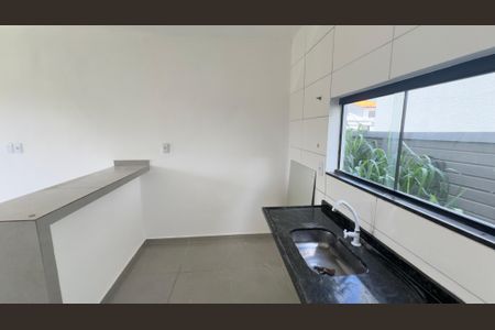 Sala e Cozinha de casa de condomínio para alugar com 2 quartos, 54m² em Itapeba, Maricá