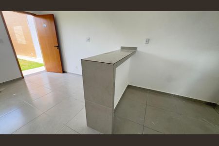 Sala e Cozinha de casa de condomínio para alugar com 2 quartos, 54m² em Itapeba, Maricá