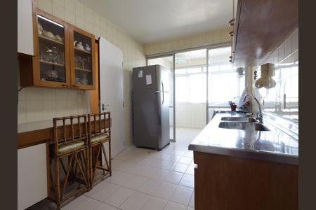 Apartamento à venda com 102m², 2 quartos e 2 vagasCozinha