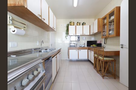 Apartamento à venda com 102m², 2 quartos e 2 vagasCozinha