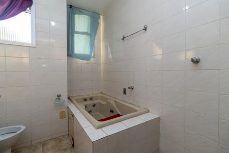 Apartamento à venda com 136m², 4 quartos e 2 vagas Apartamento à venda com 136m², 4 quartos e 2 vagasBanheiro da Suíte