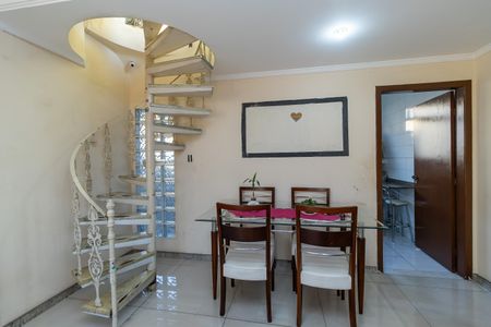 Apartamento à venda com 136m², 4 quartos e 2 vagas Apartamento à venda com 136m², 4 quartos e 2 vagasSala