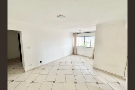 Sala de apartamento para alugar com 2 quartos, 74m² em Vila Vitorio Mazzei, São Paulo