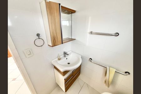 Apartamento para alugar com 74m², 2 quartos e 1 vaga Apartamento para alugar com 74m², 2 quartos e 1 vagaBanheiro