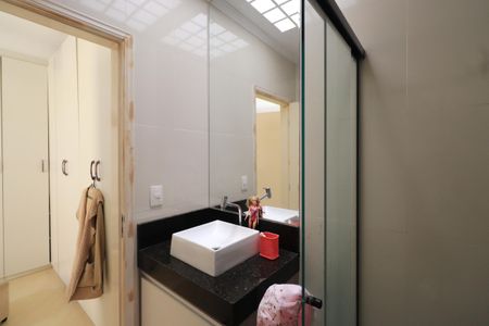 Casa para alugar com 87m², 2 quartos e 2 vagasBanheiro da Suíte 1