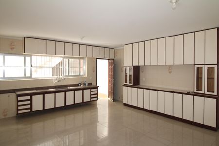 Casa à venda com 293m², 6 quartos e 4 vagasCozinha