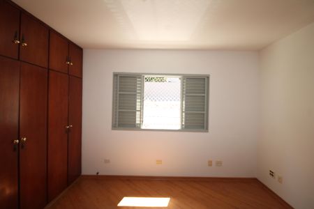 Casa à venda com 293m², 6 quartos e 4 vagasQuarto 2
