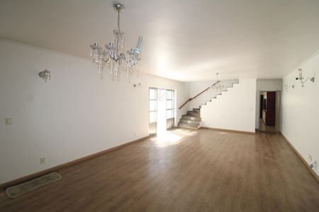 Casa à venda com 293m², 6 quartos e 4 vagasSala