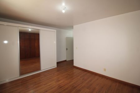 Casa à venda com 293m², 6 quartos e 4 vagasQuarto 1