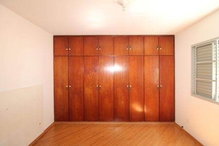 Casa à venda com 293m², 6 quartos e 4 vagasQuarto 2