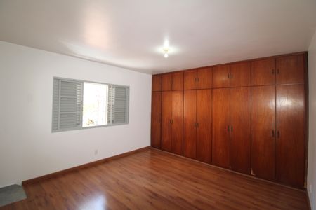 Casa à venda com 293m², 6 quartos e 4 vagasQuarto 3