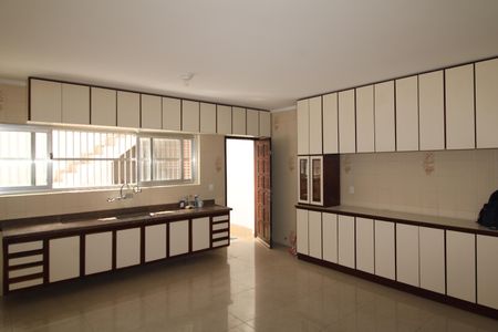 Casa à venda com 293m², 6 quartos e 4 vagasCozinha
