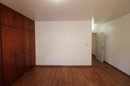 Casa à venda com 293m², 6 quartos e 4 vagasQuarto 3