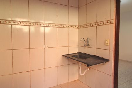 Cozinha de casa para alugar com 1 quarto, 40m² em Jardim Nizia, São Paulo