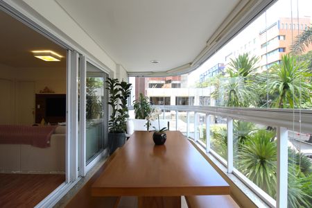 Apartamento à venda com 120m², 3 quartos e 2 vagasVaranda