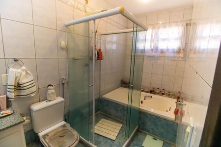 Casa à venda com 518m², 3 quartos e 2 vagas Casa à venda com 518m², 3 quartos e 2 vagasBanheiro da Suíte