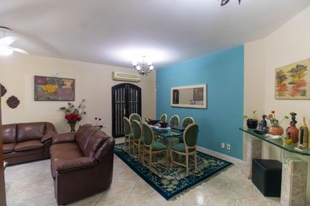 Sala de casa à venda com 3 quartos, 518m² em Itaipu, Niterói