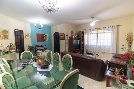 Sala de casa à venda com 3 quartos, 518m² em Itaipu, Niterói