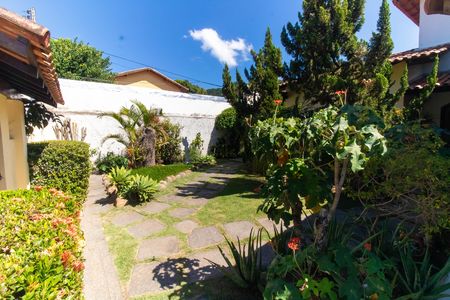 Casa à venda com 518m², 3 quartos e 2 vagas Casa à venda com 518m², 3 quartos e 2 vagasÁrea externa