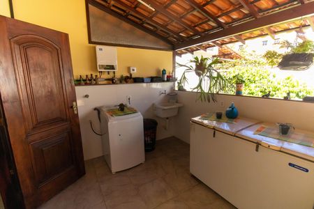 Casa à venda com 518m², 3 quartos e 2 vagas Casa à venda com 518m², 3 quartos e 2 vagasÁrea de Serviço