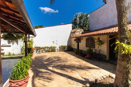 Casa à venda com 518m², 3 quartos e 2 vagas Casa à venda com 518m², 3 quartos e 2 vagasÁrea externa