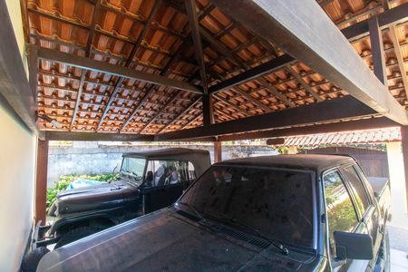 Garagem de casa à venda com 3 quartos, 518m² em Itaipu, Niterói