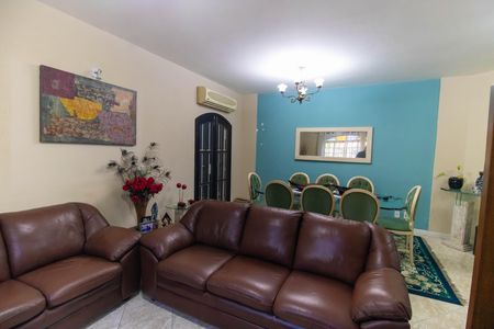 Casa à venda com 518m², 3 quartos e 2 vagas Casa à venda com 518m², 3 quartos e 2 vagasSala