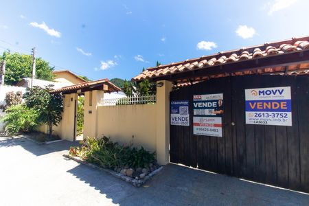 Casa à venda com 518m², 3 quartos e 2 vagas Casa à venda com 518m², 3 quartos e 2 vagasPlaquinha