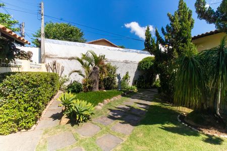 Casa à venda com 518m², 3 quartos e 2 vagas Casa à venda com 518m², 3 quartos e 2 vagasÁrea externa