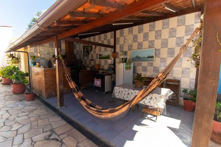 Casa à venda com 518m², 3 quartos e 2 vagas Casa à venda com 518m², 3 quartos e 2 vagasÁrea externa