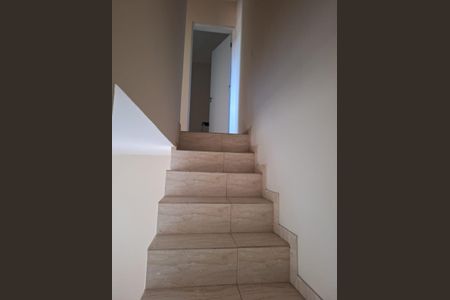 Casa de condomínio para alugar com 40m², 2 quartos e sem vaga Casa de condomínio para alugar com 40m², 2 quartos e sem vagaEscada