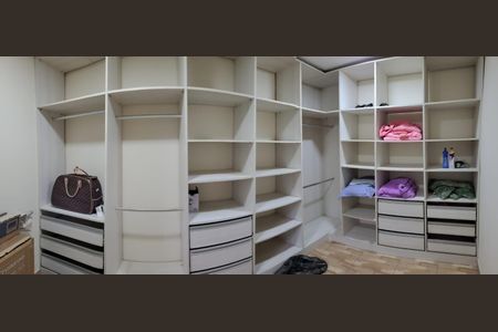 Closet de casa à venda com 3 quartos, 120m² em Itanhangá, Rio de Janeiro