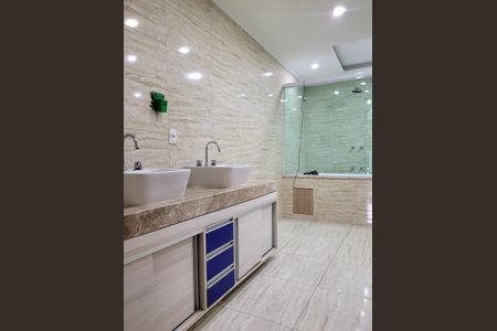 Casa à venda com 120m², 3 quartos e 2 vagasBanheiro