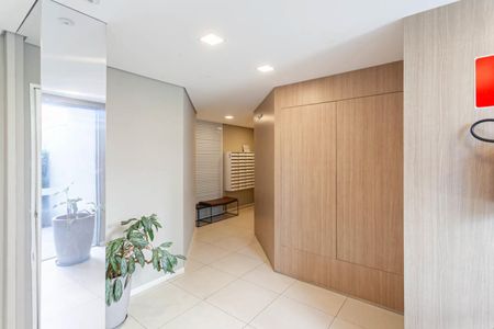 Apartamento à venda com 104m², 2 quartos e 2 vagas Apartamento à venda com 104m², 2 quartos e 2 vagasHall social