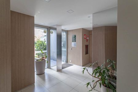 Apartamento à venda com 104m², 2 quartos e 2 vagas Apartamento à venda com 104m², 2 quartos e 2 vagasHall social