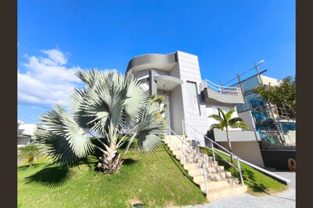 Casa de condomínio à venda com 300m², 3 quartos e 4 vagasFachada