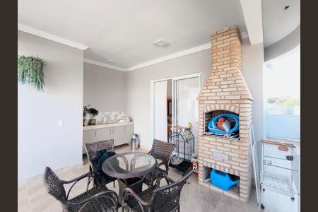 Casa de condomínio à venda com 300m², 3 quartos e 4 vagasQuintal