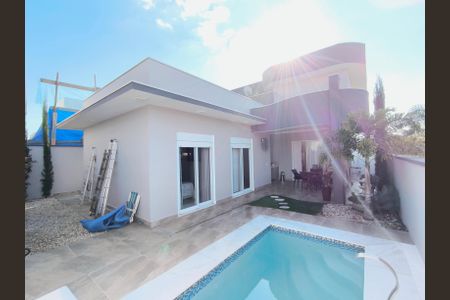 Casa de condomínio à venda com 300m², 3 quartos e 4 vagasQuintal