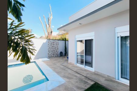 Casa de condomínio à venda com 300m², 3 quartos e 4 vagasQuintal