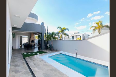 Casa de condomínio à venda com 300m², 3 quartos e 4 vagasQuintal