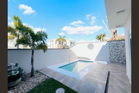 Casa de condomínio à venda com 300m², 3 quartos e 4 vagasQuintal