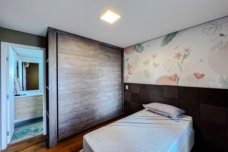 Apartamento à venda com 170m², 3 quartos e 3 vagas Apartamento à venda com 170m², 3 quartos e 3 vagasQuarto 2 - Suíte