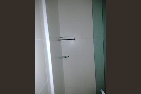 Banheiro  de apartamento para alugar com 2 quartos, 32m² em Vila Carmosina, São Paulo
